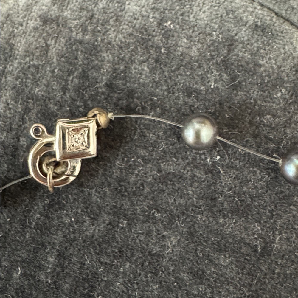 Black Pearl “Tin Cup” necklace with white gold/ diamond clasp - Picture 2 of 5